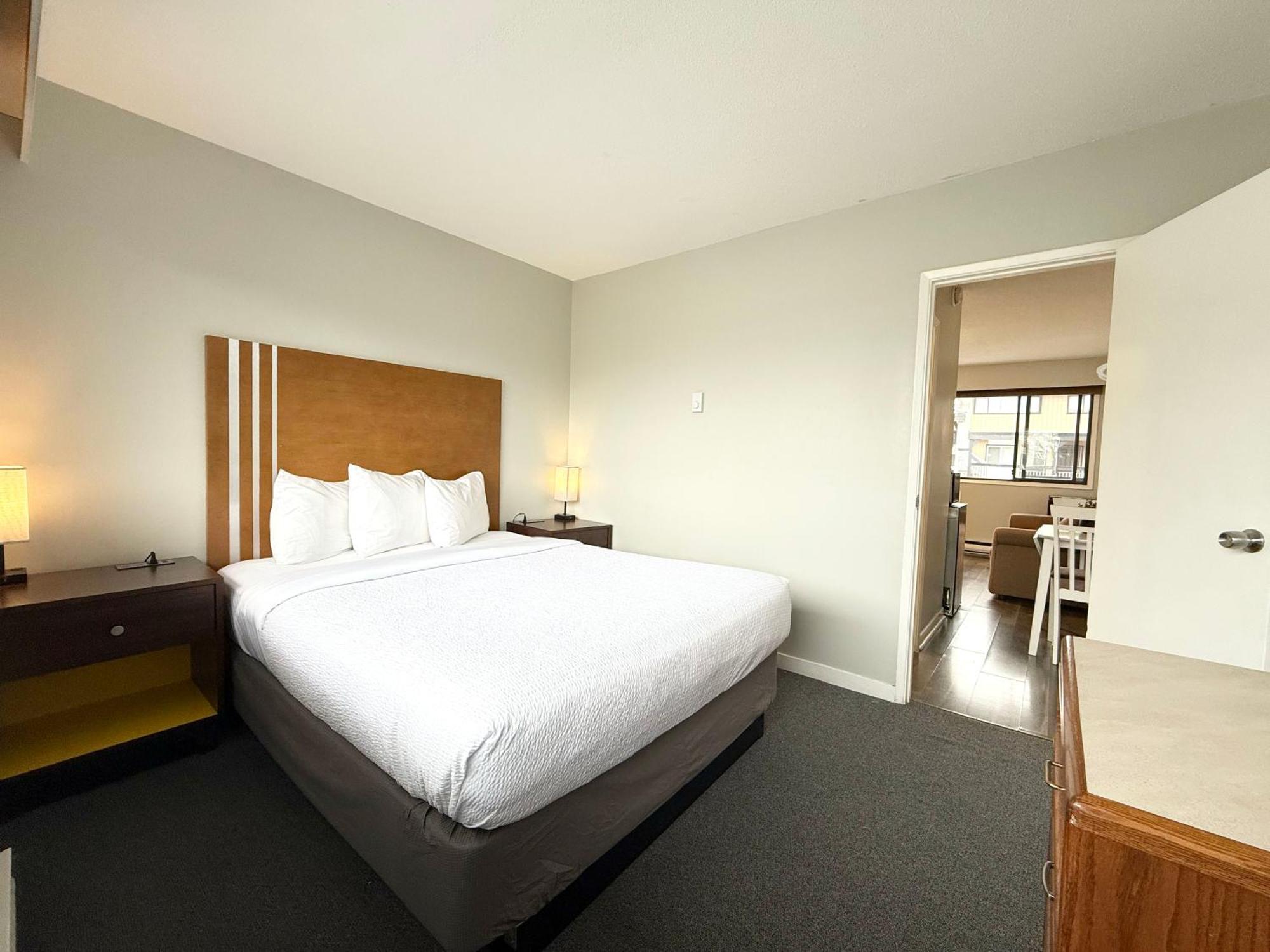 Departure Bay Motel 2*